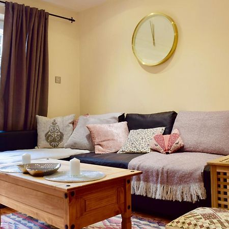 Stylish And Homely 4 Bedroom Home In East Londres Exterior foto